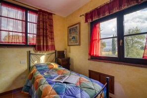 Family Apartment, Multiple Bedrooms, Mountainside (Appartamento Pesca shared pool) | 2 bedrooms, free internet, bed sheets - Appartamento Tenuta di Litiano (Roccastrada)
