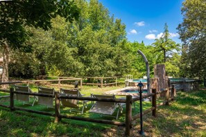 Familienapartment, Mehrere Schlafzimmer, 2 Bäder, Bergseite (Appartamento Pera shared pool) | Pool | Außenpool (je nach Saison geöffnet)