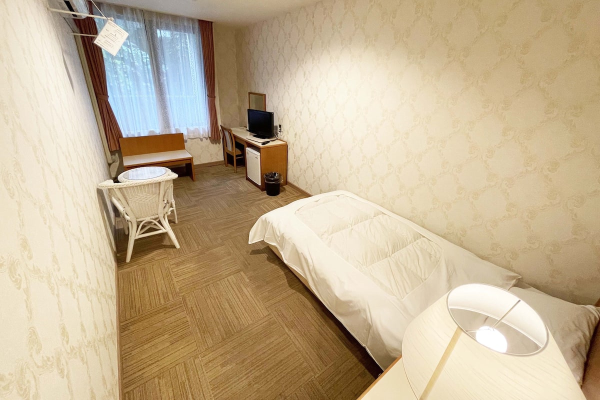 Standard Single Room | Free WiFi, bed sheets