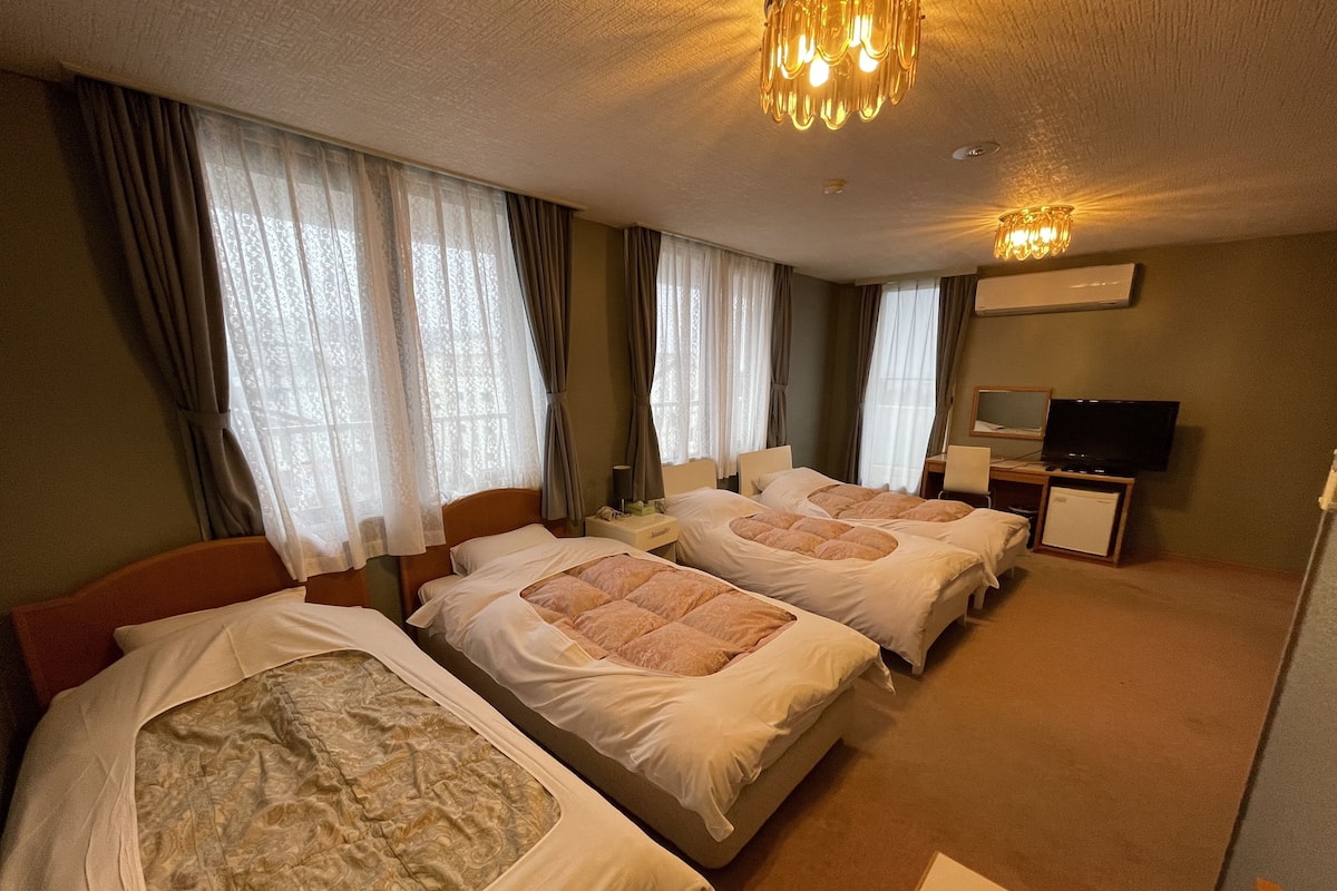 Standard Quadruple Room | Free WiFi, bed sheets