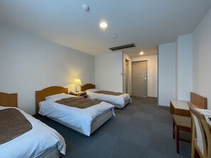 Quarto triplo standard | Wi-Fi de cortesia, roupa de cama