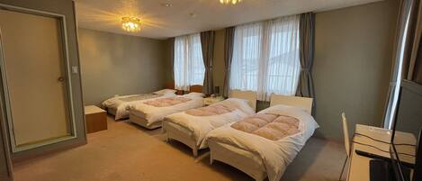 Standard Quadruple Room | Free WiFi, bed sheets