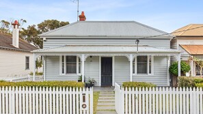 Unclassified image, 4 of 21, button