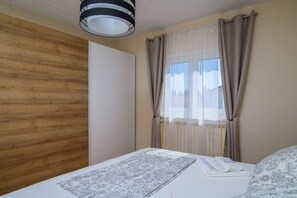 2 bedrooms, WiFi, bed sheets