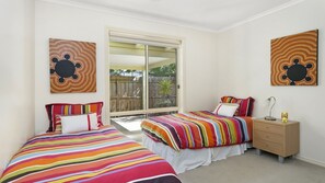 3 bedrooms, iron/ironing board, WiFi - Private Hideaway - Point Lonsdale (POINT LONSDALE)
