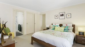 3 bedrooms, iron/ironing board, WiFi