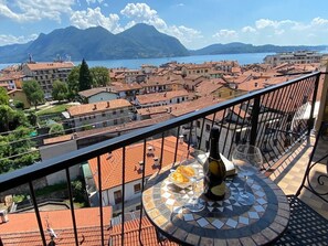 Outdoor dining - Romantica Suite modern apartment in Verbania Intra (Verbania)