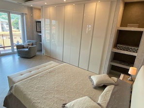 1 bedroom, in-room safe, iron/ironing board, free WiFi - Romantica Suite modern apartment in Verbania Intra (Verbania)