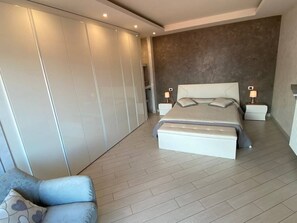 1 bedroom, in-room safe, iron/ironing board, free WiFi - Romantica Suite modern apartment in Verbania Intra (Verbania)