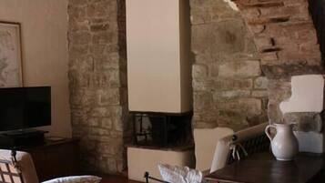 Télévision, cheminée