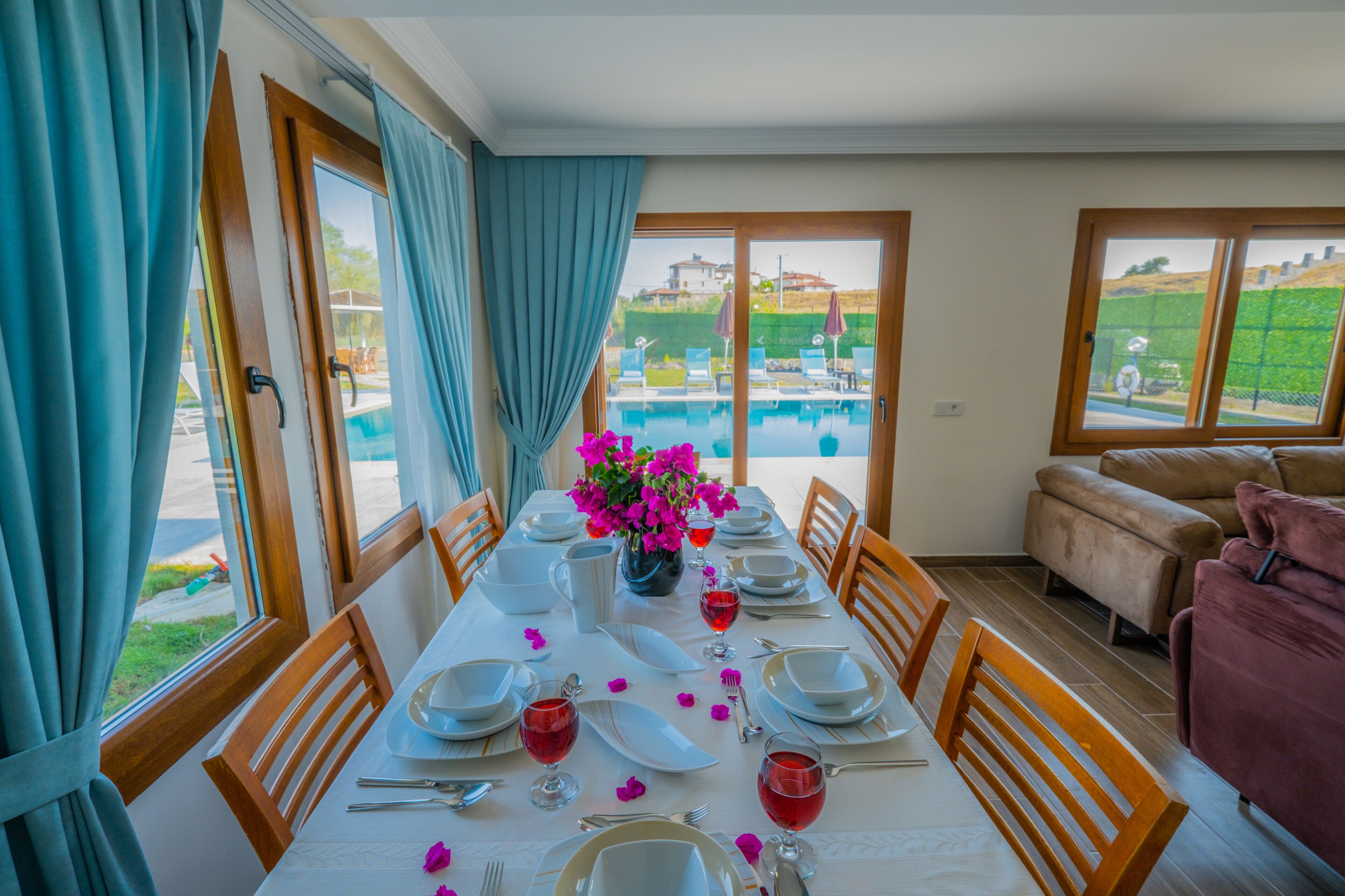 Deluxe Villa | Living area | 49-inch Smart TV with satellite channels, TV