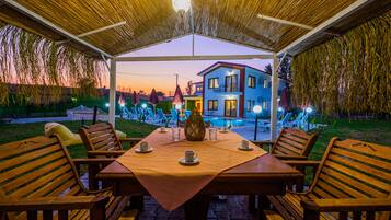 Deluxe Villa | Living area | 49-inch Smart TV with satellite channels, TV