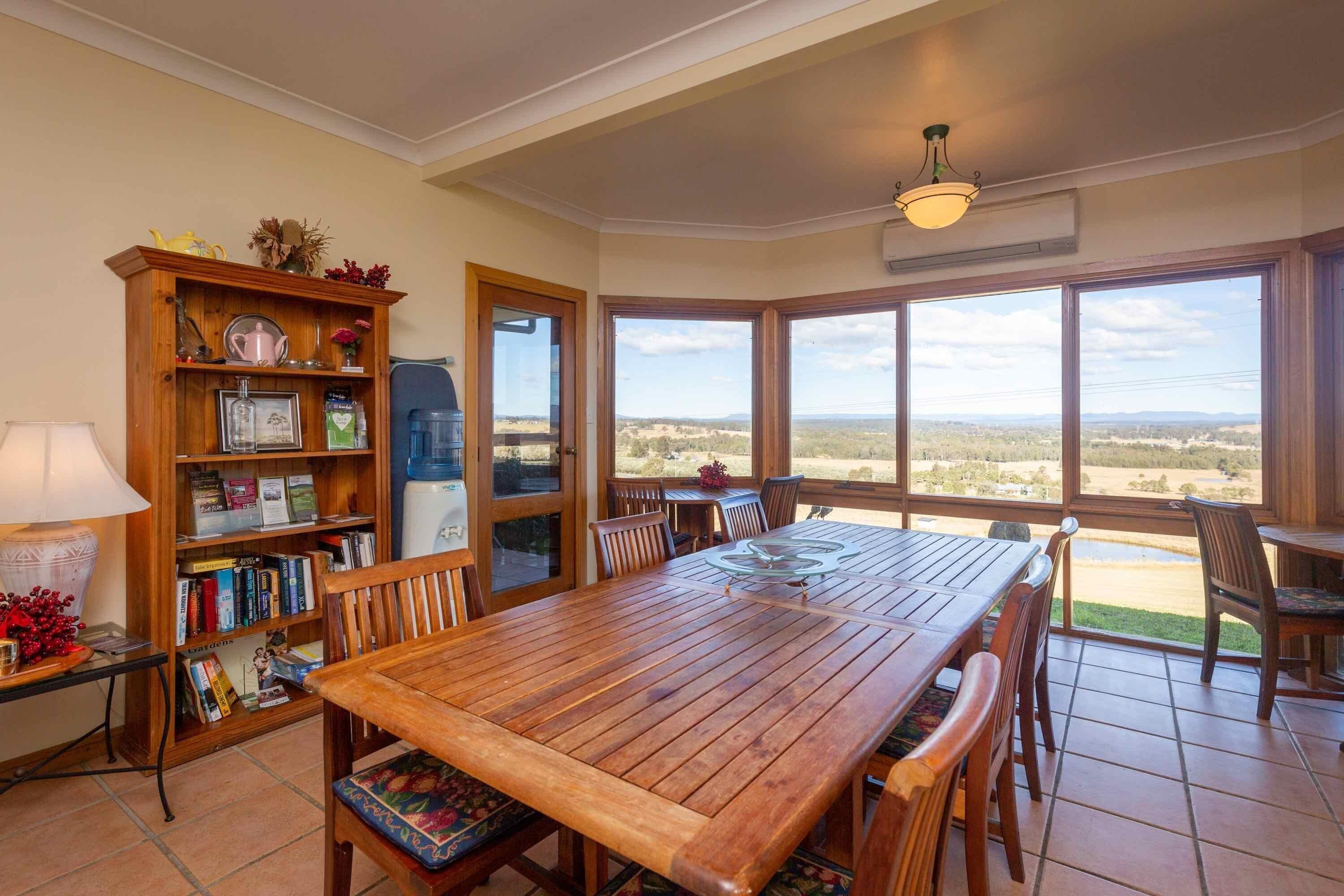 Sovereign Hill Country Lodge - Group accommodation with panoramic views from every room — image 10