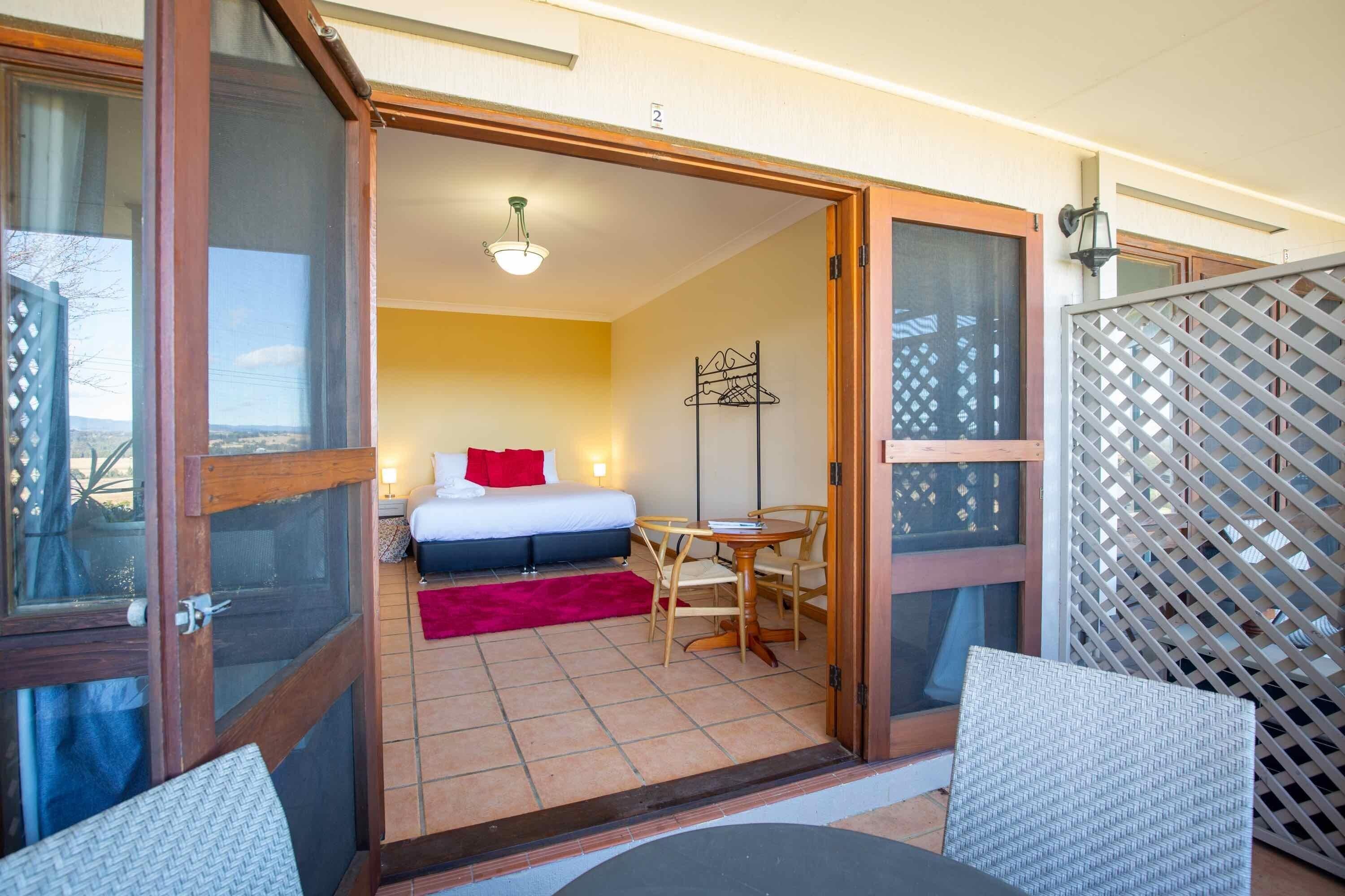Sovereign Hill Country Lodge - Group accommodation with panoramic views from every room — image 4