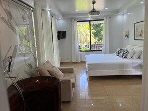 5 bedrooms, in-room safe, desk, iron/ironing board