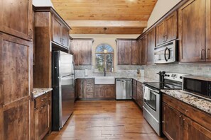 Fridge, microwave, oven, stovetop - Luxurious Home with Beautiful Views in Divide! (Divide)