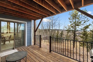 Terrace/patio - Luxurious Home with Beautiful Views in Divide! (Divide)