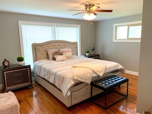 Signature House | 5 bedrooms, soundproofing, free WiFi - The Grand Gorge Villa-With Yard& Parking (Niagara Falls)