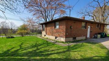 Signature House | 5 bedrooms, soundproofing, free WiFi