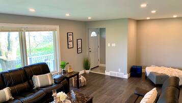 Signature House | Living area | 50-inch flat-screen TV with cable channels, TV