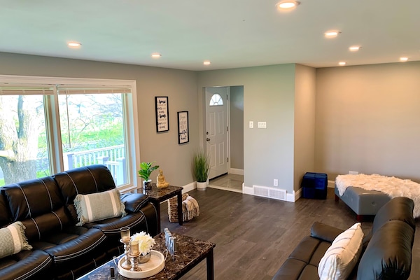 Signature House | Living area | 50-inch flat-screen TV with cable channels, TV