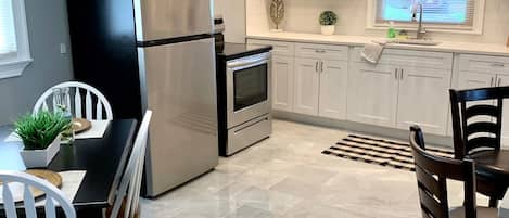 Signature House | Private kitchen | Fridge, microwave, oven, coffee/tea maker