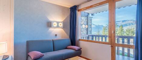 TV, DVD-spiller og stereoanlegg