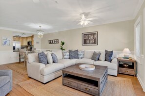 TV - Great Family Condo with Pool Views! Pool Access (Tybee Island)