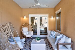 Terrace/patio - Great Family Condo with Pool Views! Pool Access (Tybee Island)