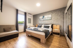 3 Schlafzimmer, Zimmersafe, Bügeleisen/Bügelbrett, Reisekinderbett
