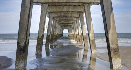 Ocean Views, Heated Pool Access, Steps to Beach