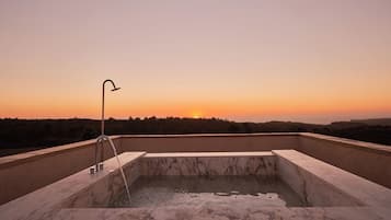 Suite Studio Premium, 1 très grand lit et 1 canapé-lit, vue océan | Literie de qualité supérieure, minibar, coffres-forts dans les chambres