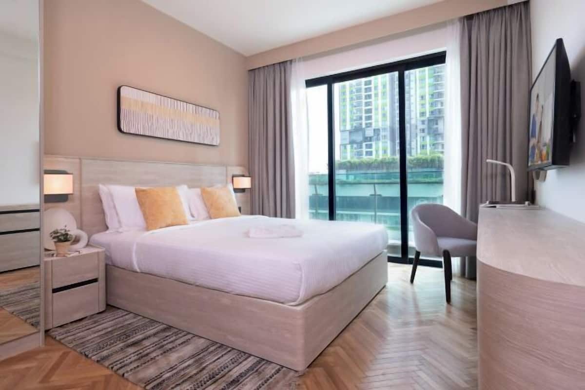 2 bedrooms, minibar, free wired Internet, bed sheets