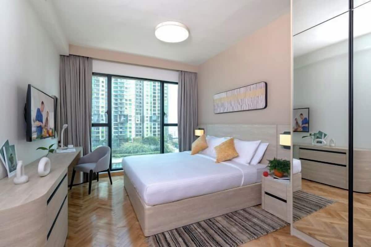 2 bedrooms, minibar, free wired Internet, bed sheets