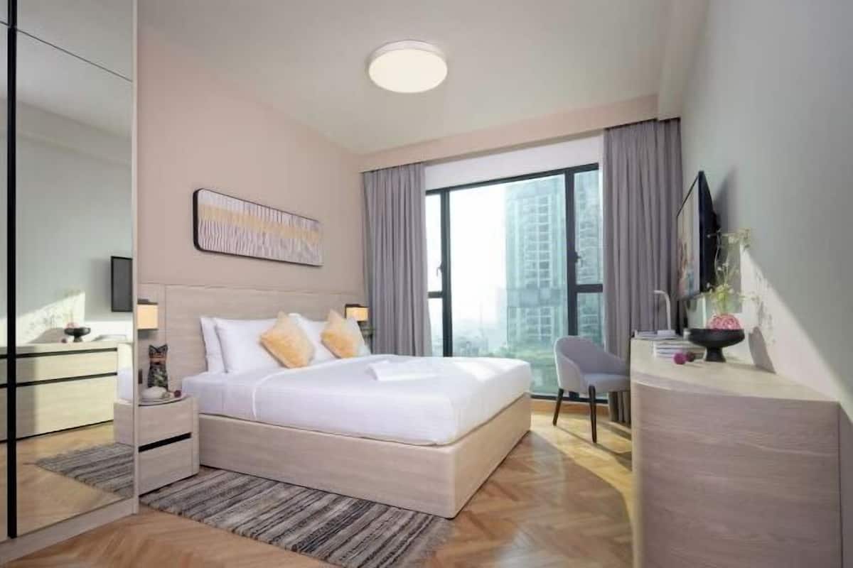 2 bedrooms, minibar, free wired Internet, bed sheets