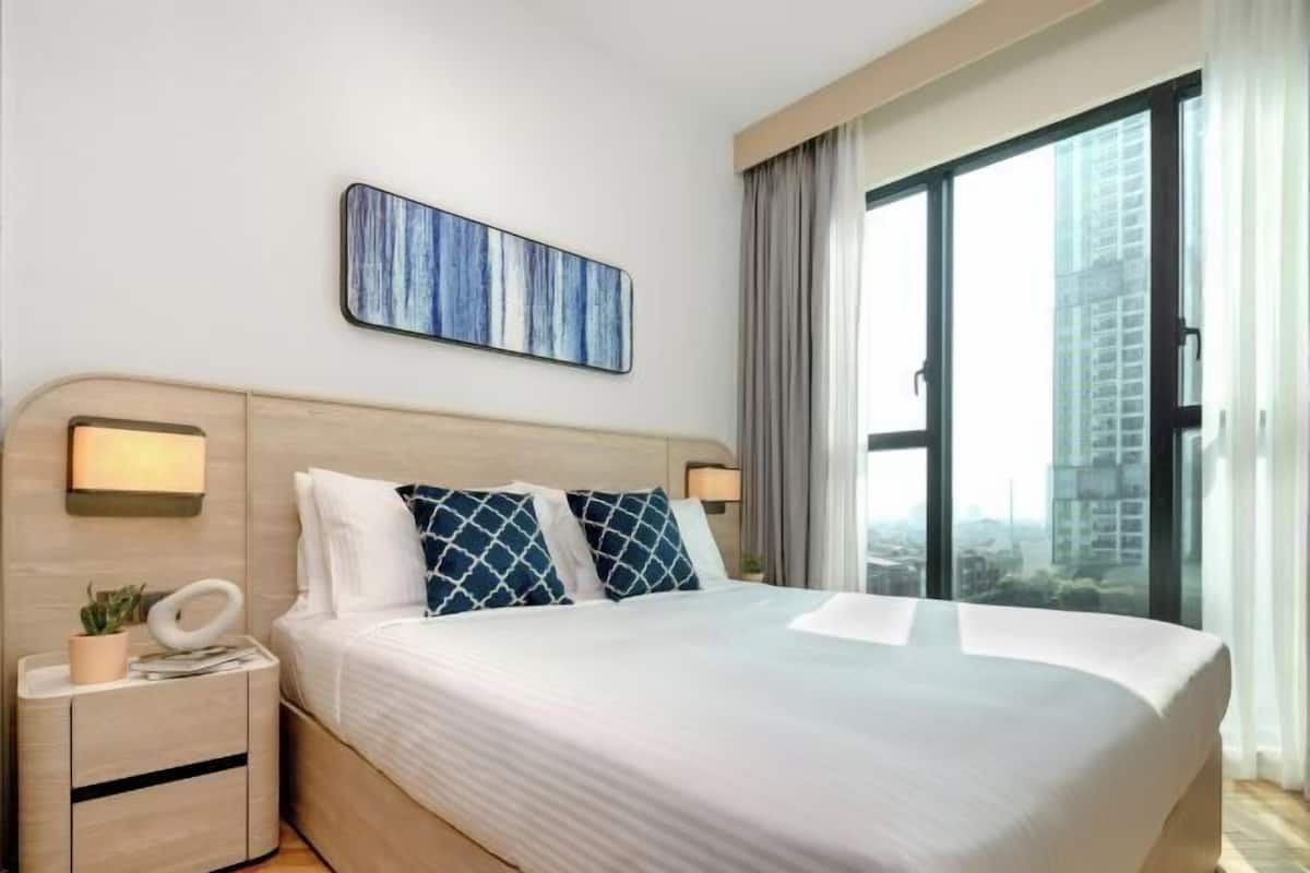 2 bedrooms, minibar, free wired Internet, bed sheets