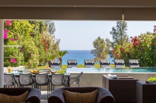 5 bedroom Beachfront Villa