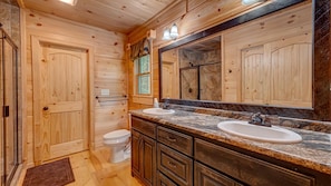 Combined shower/tub, hair dryer, towels