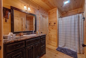 Combined shower/bathtub, hair dryer, towels - Poppy's Place - Mountain View | Hot Tub | Fire Pit | Shuffleboard | Ping Pong (Ellijay)