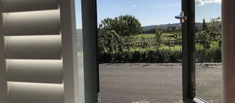 The Parlour - country walks, cozy nights, pet friendly.