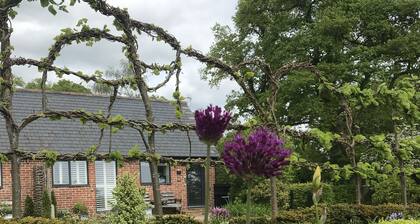 The Dairy - Spectacular views, country walks, cozy nights, pet friendly.