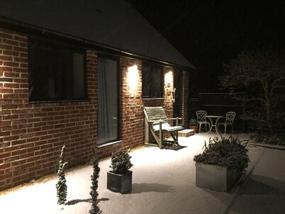 The Dairy - Spectacular views, country walks, cozy nights, pet friendly.