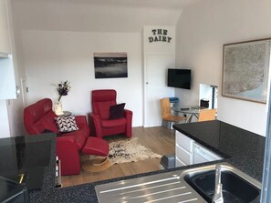 Interior - The Dairy - Spectacular views, country walks, cozy nights, pet friendly. (Robertsbridge)
