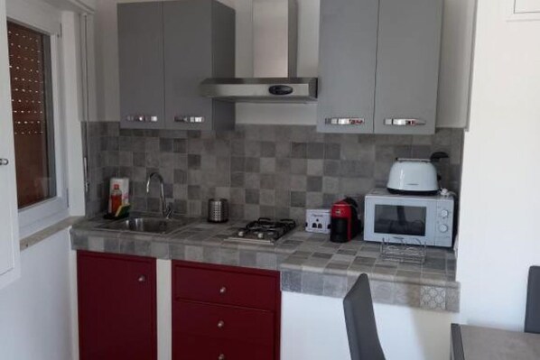 Fridge, microwave, stovetop, coffee/tea maker