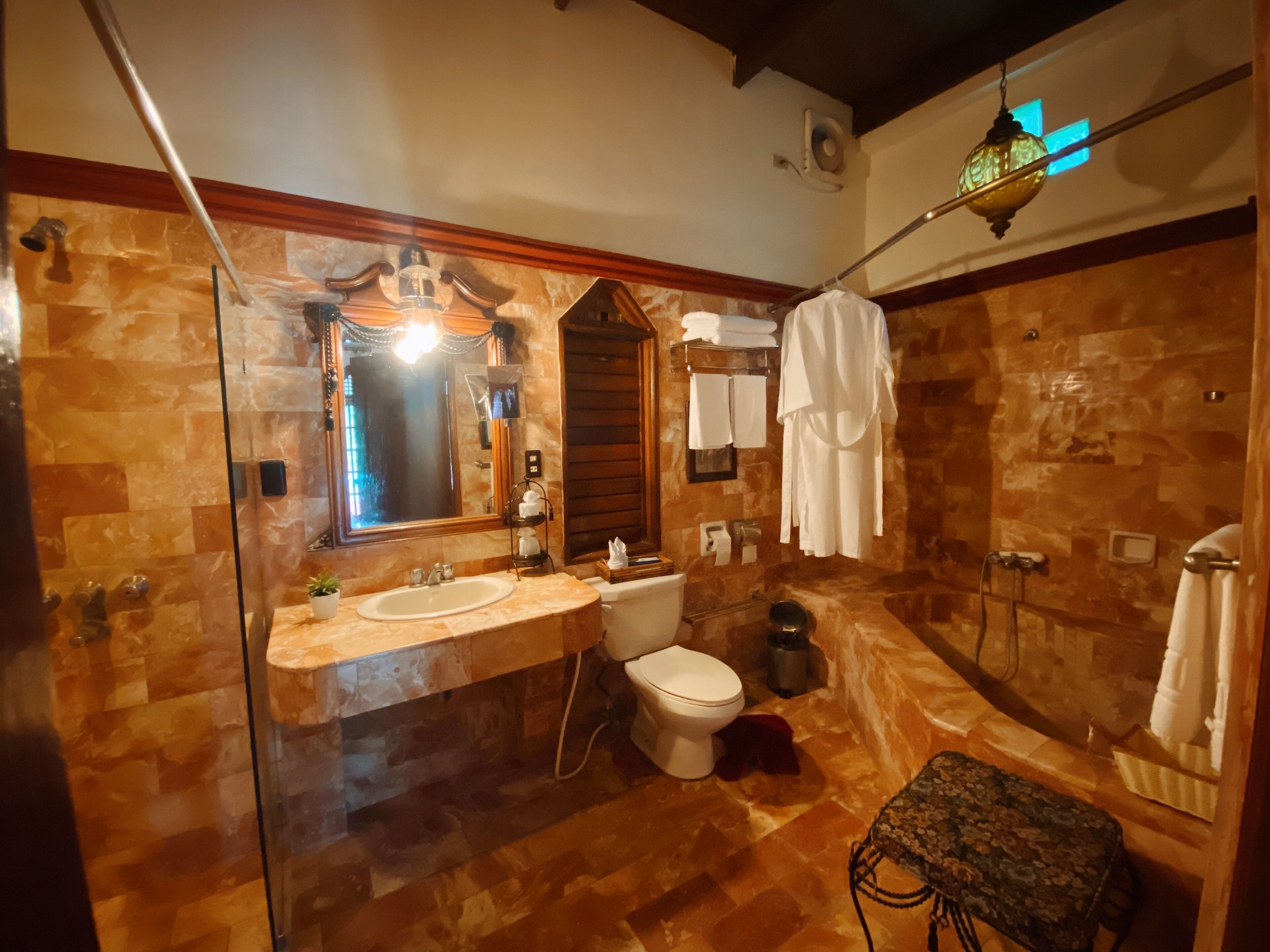 Suite Room | Bathroom