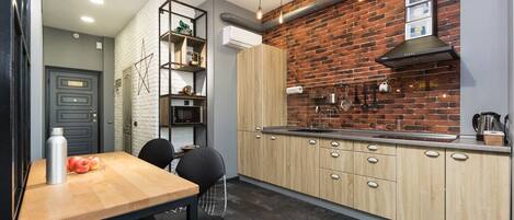 Fridge, microwave, stovetop, dishwasher