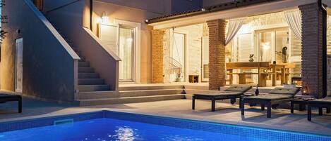 Piscina externa, piscina aquecida