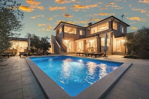 Outdoor pool, a heated pool