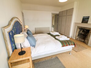 Cottage | 4 bedrooms, individually decorated, individually furnished, free WiFi - The Ferry House (Ramelton)