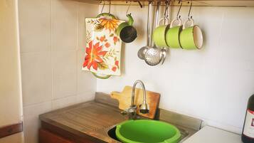 Appartement, plusieurs lits | Cuisine privée | Réfrigérateur, four, plaque de cuisson, bouilloire électrique